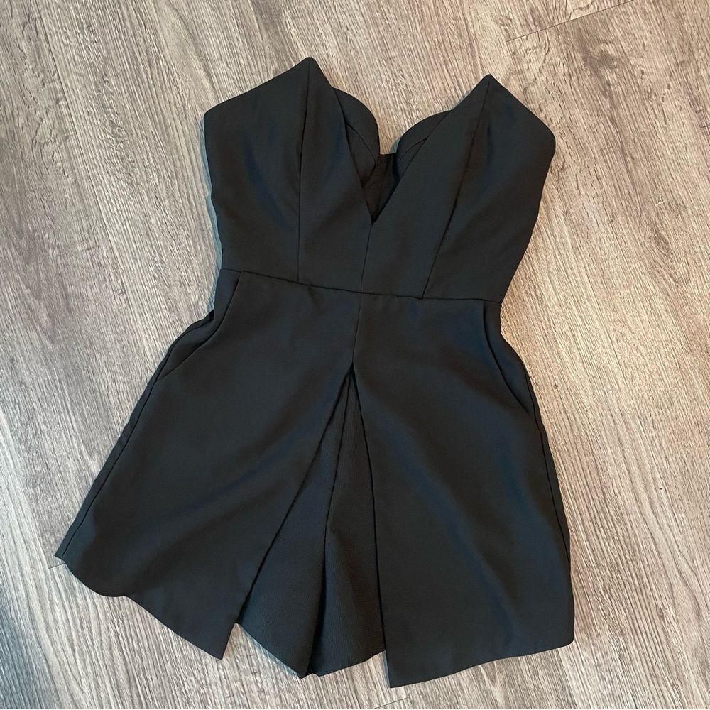 NWT AQUA Ivon Playsuit Black V-Neck Bustier Romper
